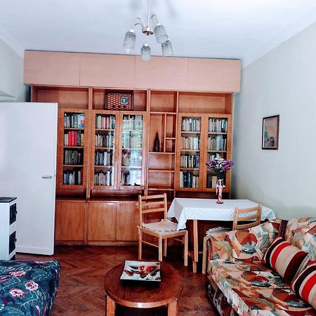 Era Echoes - Preserved Historical Apartment Tirana Eksteriør billede